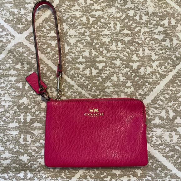 Handbags - Coach wristlet